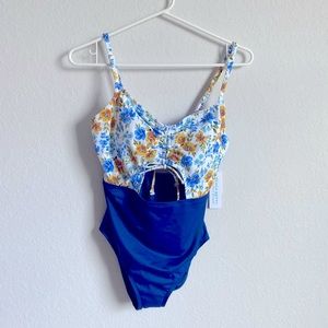 Beach Betty Tummy Control One Piece Swimsuit.  Size Small. Removable cups. NWT
